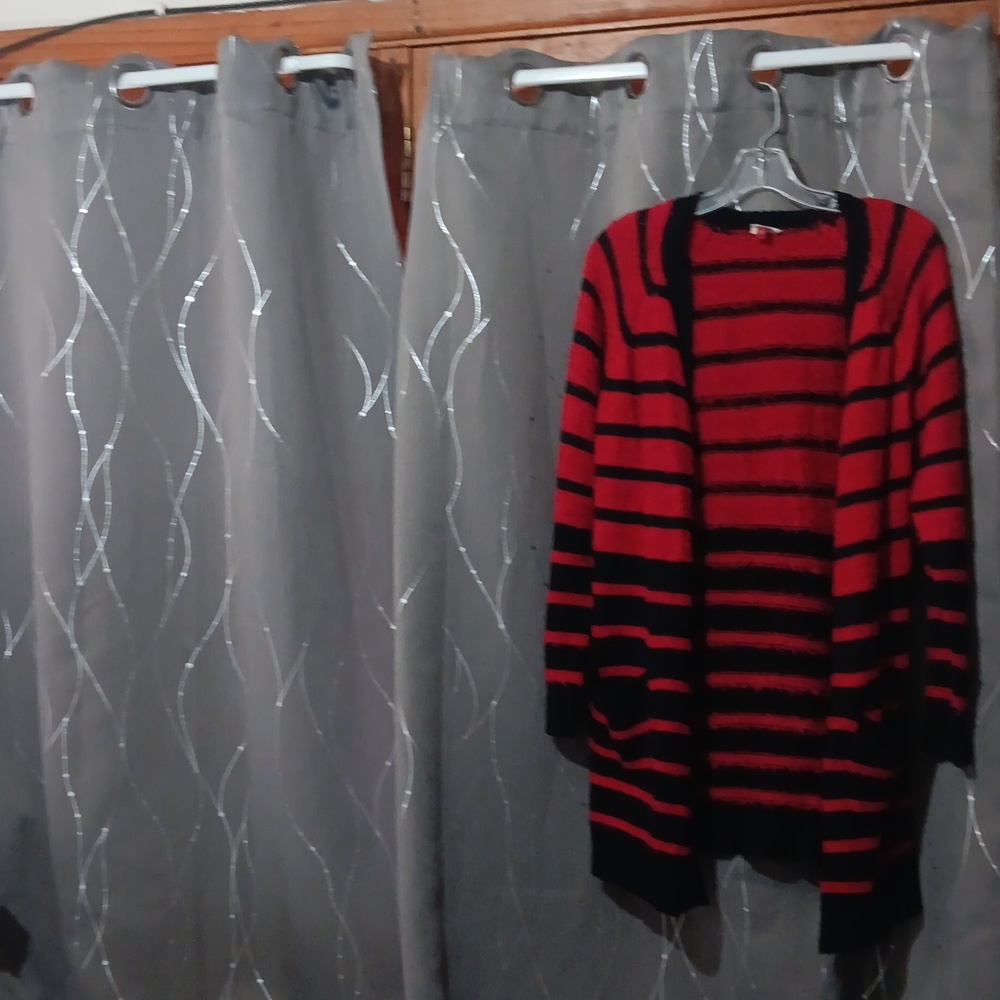 LEI L red/black striped open cardigan with pockets